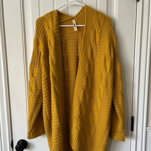 Lara oversized mustard cardigan sweater. Size M/L. No closure, layering cardigan - Picture 2 of 4